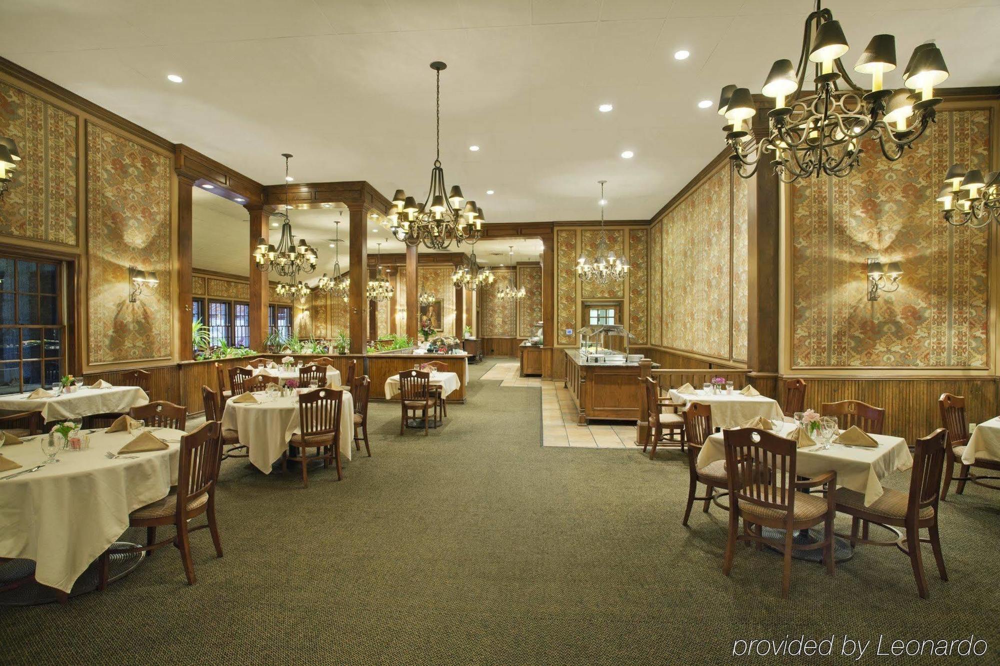 ヨー ランチ ホテル アンド カンファレンス センター カーヴィル レストラン 写真